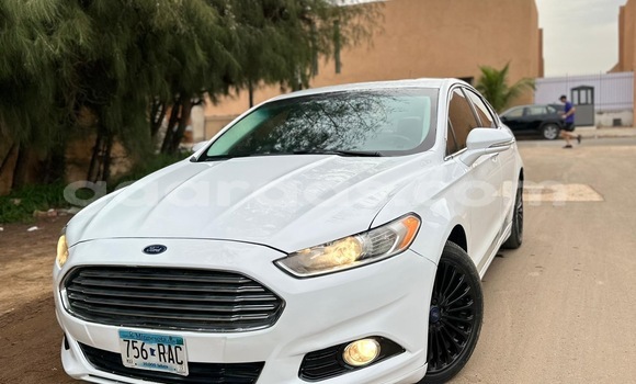 Buy Used Ford Fusion White Car in Dakar in Dakar
