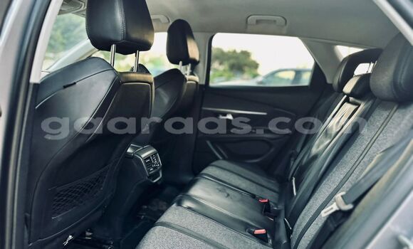 Buy Import Peugeot 3008 Green Car in Dakar in Dakar Buy Import Peugeot 3008 Green Car in Dakar in Dakar