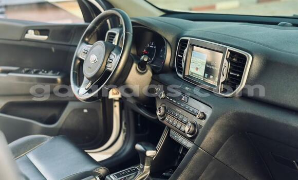 Buy Import Kia Sportage White Car in Dakar in Dakar Buy Import Kia Sportage White Car in Dakar in Dakar