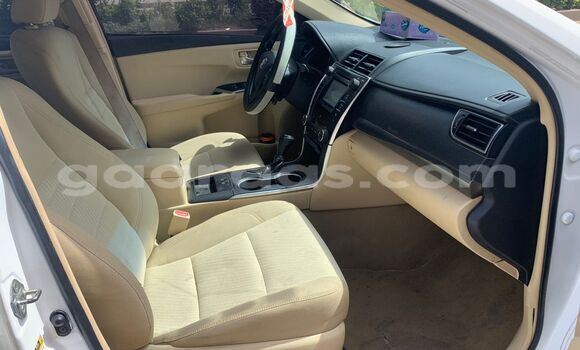 Dieundeu Occasion Toyota Camry White Auto in Dakar in Dakar Dieundeu Occasion Toyota Camry White Auto in Dakar in Dakar