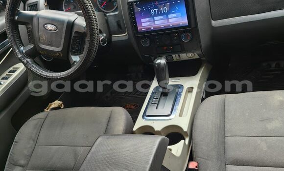 Acheter Occasion Voiture Ford Escape Bleu à Dakar, Dakar Acheter Occasion Voiture Ford Escape Bleu à Dakar, Dakar