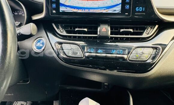 Acheter Occasion Voiture Toyota C-HR Bleu à Dakar, Dakar Acheter Occasion Voiture Toyota C-HR Bleu à Dakar, Dakar