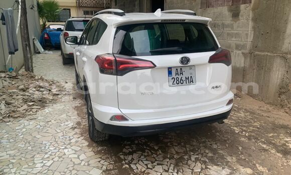 Buy Used Toyota RAV4 White Car in Dakar in Dakar Buy Used Toyota RAV4 White Car in Dakar in Dakar