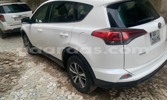 Buy Used Toyota RAV4 White Car in Dakar in Dakar Buy Used Toyota RAV4 White Car in Dakar in Dakar