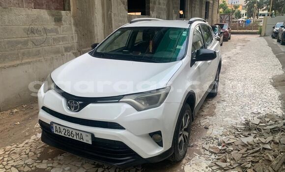 Buy Used Toyota RAV4 White Car in Dakar in Dakar Buy Used Toyota RAV4 White Car in Dakar in Dakar