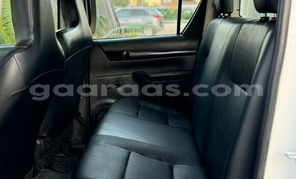 Buy Used Toyota Hilux White Car in Dakar in Dakar Buy Used Toyota Hilux White Car in Dakar in Dakar