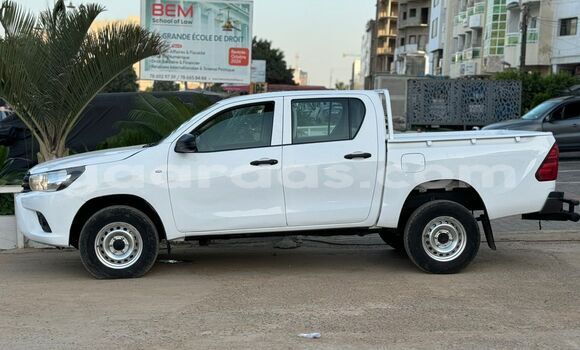 Buy Used Toyota Hilux White Car in Dakar in Dakar Buy Used Toyota Hilux White Car in Dakar in Dakar