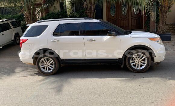 Acheter Occasion Voiture Ford Explorer Blanc à Dakar, Dakar Acheter Occasion Voiture Ford Explorer Blanc à Dakar, Dakar