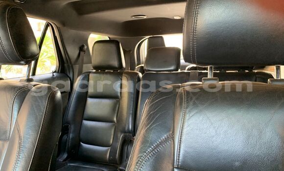 Acheter Occasion Voiture Ford Explorer Blanc à Dakar, Dakar Acheter Occasion Voiture Ford Explorer Blanc à Dakar, Dakar