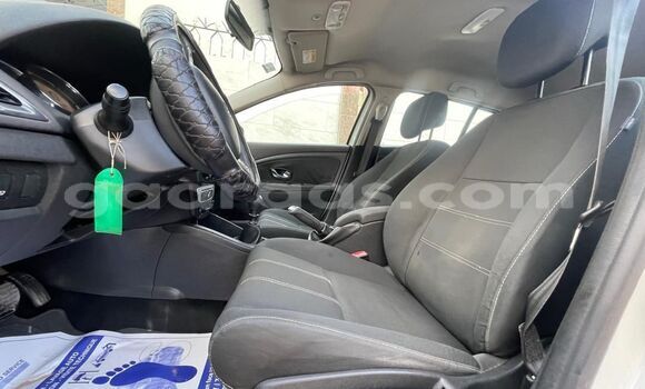 Buy Used Renault Megane White Car in Dakar in Dakar Buy Used Renault Megane White Car in Dakar in Dakar