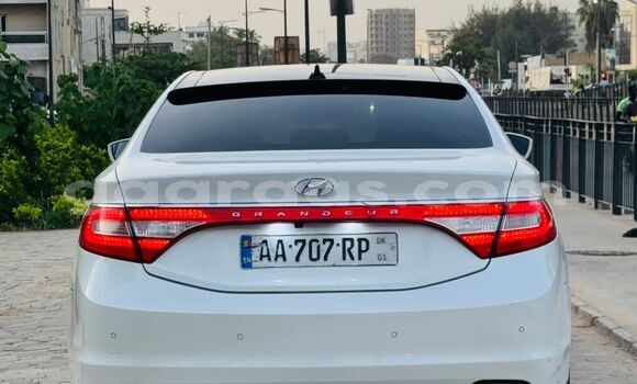 Buy Used Hyundai Grandeur White Car in Dakar in Dakar Buy Used Hyundai Grandeur White Car in Dakar in Dakar