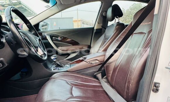 Buy Used Hyundai Grandeur White Car in Dakar in Dakar Buy Used Hyundai Grandeur White Car in Dakar in Dakar