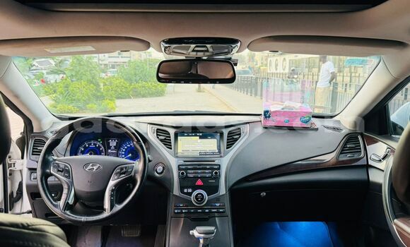 Buy Used Hyundai Grandeur White Car in Dakar in Dakar Buy Used Hyundai Grandeur White Car in Dakar in Dakar