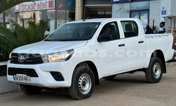 Buy Used Toyota Hilux White Car in Dakar in Dakar Buy Used Toyota Hilux White Car in Dakar in Dakar