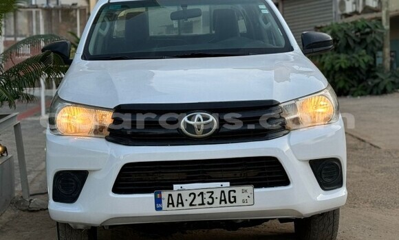 Buy Used Toyota Hilux White Car in Dakar in Dakar Buy Used Toyota Hilux White Car in Dakar in Dakar