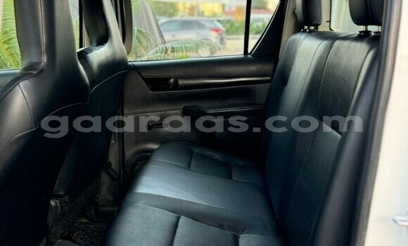 Buy Used Toyota Hilux White Car in Dakar in Dakar Buy Used Toyota Hilux White Car in Dakar in Dakar