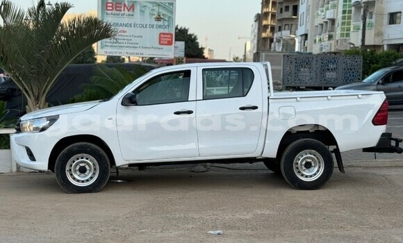 Buy Used Toyota Hilux White Car in Dakar in Dakar Buy Used Toyota Hilux White Car in Dakar in Dakar