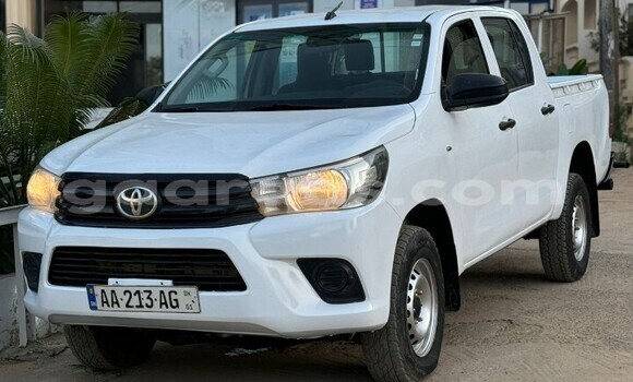 Buy Used Toyota Hilux White Car in Dakar in Dakar Buy Used Toyota Hilux White Car in Dakar in Dakar