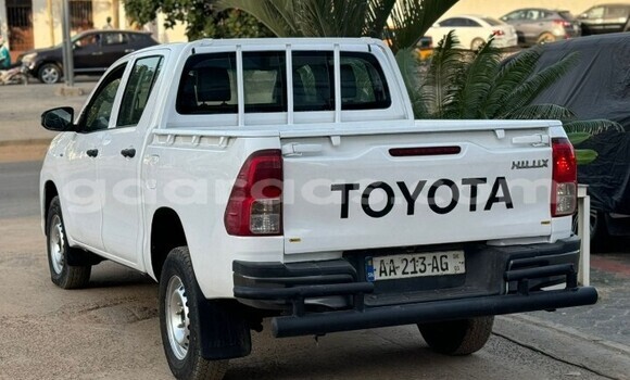 Buy Used Toyota Hilux White Car in Dakar in Dakar Buy Used Toyota Hilux White Car in Dakar in Dakar
