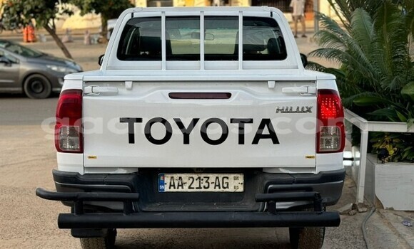 Buy Used Toyota Hilux White Car in Dakar in Dakar Buy Used Toyota Hilux White Car in Dakar in Dakar