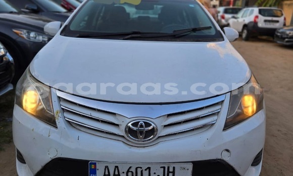 Dieundeu Occasion Toyota Avensis White Auto in Dakar in Dakar