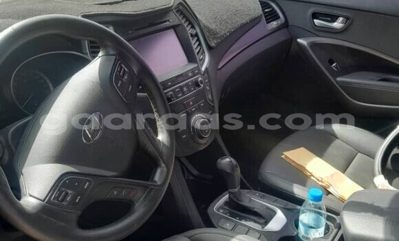 Dieundeu Occasion Hyundai Santa Fe White Auto in Dakar in Dakar Dieundeu Occasion Hyundai Santa Fe White Auto in Dakar in Dakar