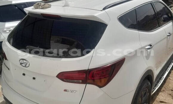 Dieundeu Occasion Hyundai Santa Fe White Auto in Dakar in Dakar Dieundeu Occasion Hyundai Santa Fe White Auto in Dakar in Dakar