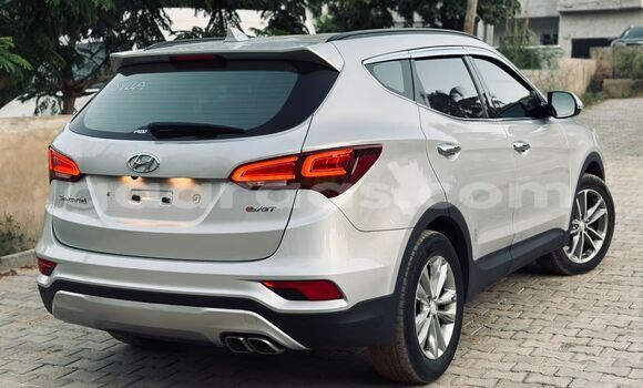 Dieundeu Imported Hyundai Santa Fe Silver Auto in Dakar in Dakar Dieundeu Imported Hyundai Santa Fe Silver Auto in Dakar in Dakar