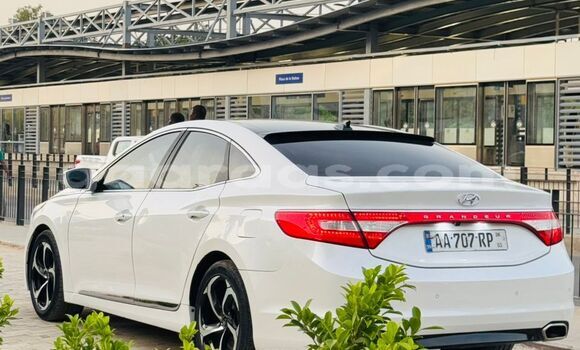 Dieundeu Occasion Hyundai Grandeur White Auto in Dakar in Dakar Dieundeu Occasion Hyundai Grandeur White Auto in Dakar in Dakar