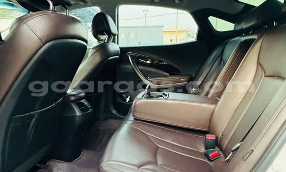 Dieundeu Occasion Hyundai Grandeur White Auto in Dakar in Dakar Dieundeu Occasion Hyundai Grandeur White Auto in Dakar in Dakar