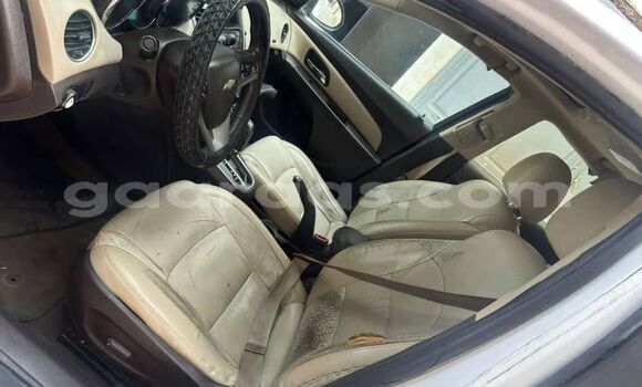 Dieundeu Occasion Chevrolet Cruze White Auto in Dakar in Dakar Dieundeu Occasion Chevrolet Cruze White Auto in Dakar in Dakar