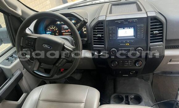 Dieundeu Occasion Ford F–150 White Auto in Dakar in Dakar Dieundeu Occasion Ford F–150 White Auto in Dakar in Dakar