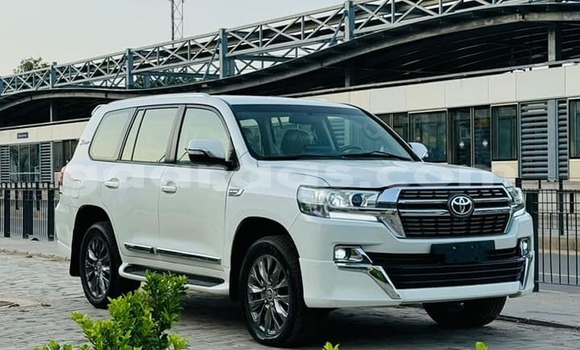 Dieundeu Occasion Toyota Land Cruiser White Auto in Dakar in Dakar Dieundeu Occasion Toyota Land Cruiser White Auto in Dakar in Dakar