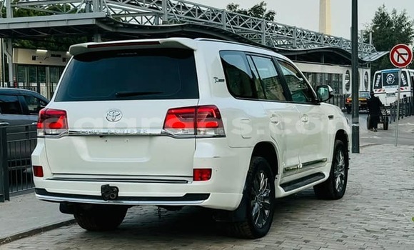 Dieundeu Occasion Toyota Land Cruiser White Auto in Dakar in Dakar Dieundeu Occasion Toyota Land Cruiser White Auto in Dakar in Dakar