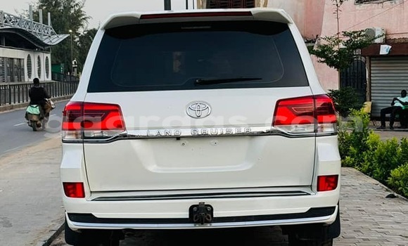 Dieundeu Occasion Toyota Land Cruiser White Auto in Dakar in Dakar Dieundeu Occasion Toyota Land Cruiser White Auto in Dakar in Dakar