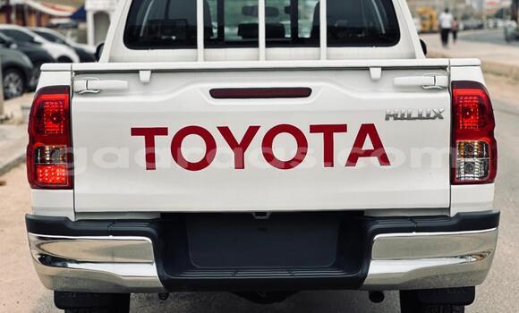 Buy Import Toyota Hilux White Car in Dakar in Dakar Buy Import Toyota Hilux White Car in Dakar in Dakar