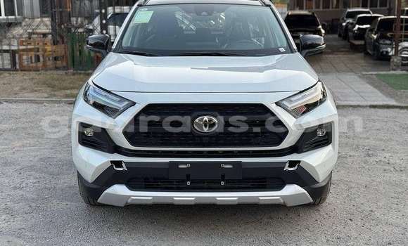 Dieundeu Occasion Toyota RAV4 White Auto in Dakar in Dakar Dieundeu Occasion Toyota RAV4 White Auto in Dakar in Dakar