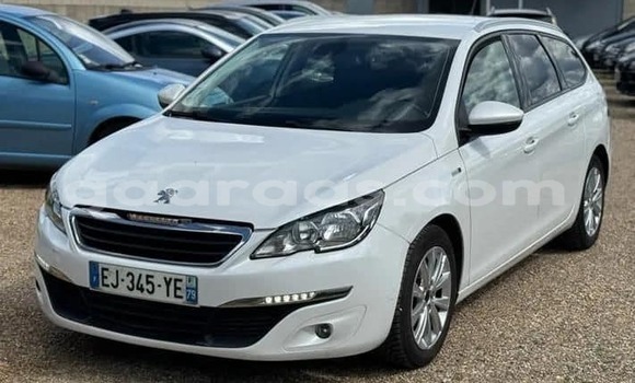 Dieundeu Occasion Kia Sportage White Auto in Dakar in Dakar