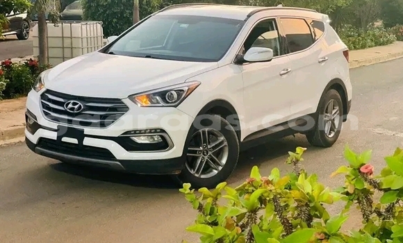 Dieundeu Occasion Hyundai Santa Fe White Auto in Dakar in Dakar Dieundeu Occasion Hyundai Santa Fe White Auto in Dakar in Dakar