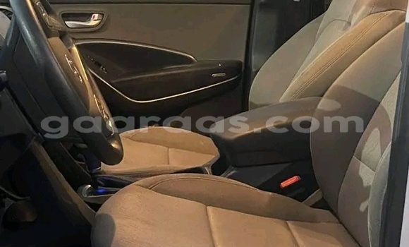 Dieundeu Occasion Hyundai Santa Fe White Auto in Dakar in Dakar Dieundeu Occasion Hyundai Santa Fe White Auto in Dakar in Dakar