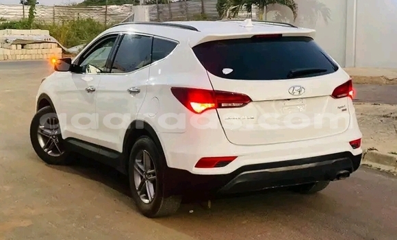 Dieundeu Occasion Hyundai Santa Fe White Auto in Dakar in Dakar Dieundeu Occasion Hyundai Santa Fe White Auto in Dakar in Dakar