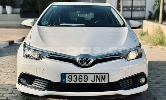 Dieundeu Imported Toyota Auris White Auto in Dakar in Dakar