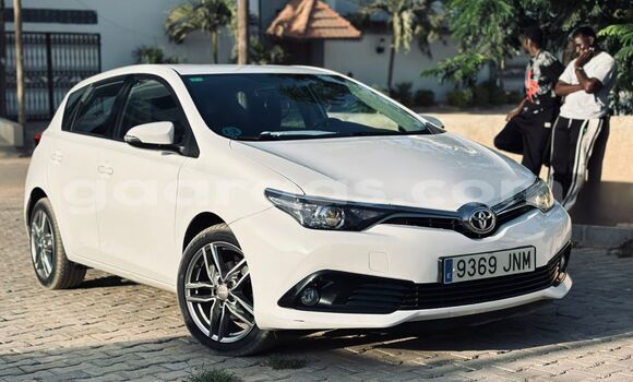 Buy Import Toyota Auris White Car in Dakar in Dakar Buy Import Toyota Auris White Car in Dakar in Dakar