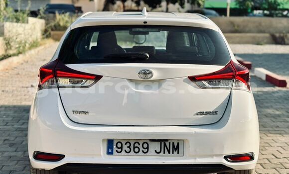 Buy Import Toyota Auris White Car in Dakar in Dakar Buy Import Toyota Auris White Car in Dakar in Dakar
