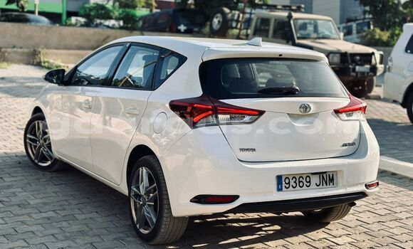 Buy Import Toyota Auris White Car in Dakar in Dakar Buy Import Toyota Auris White Car in Dakar in Dakar