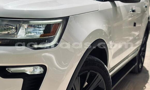 Buy Import Ford Explorer White Car in Dakar in Dakar Buy Import Ford Explorer White Car in Dakar in Dakar