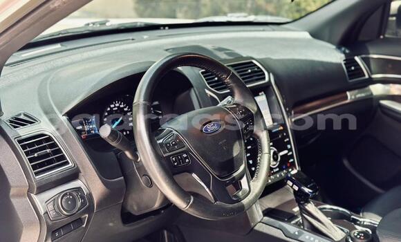 Buy Import Ford Explorer White Car in Dakar in Dakar Buy Import Ford Explorer White Car in Dakar in Dakar