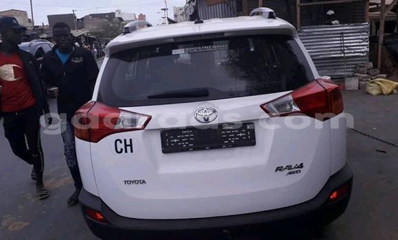 Acheter Occasion Voiture Toyota RAV4 Blanc à Dakar, Dakar Acheter Occasion Voiture Toyota RAV4 Blanc à Dakar, Dakar