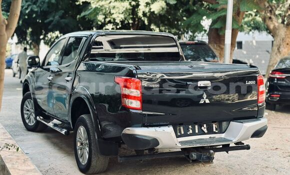 Acheter Import Voiture Mitsubishi L200 Noir à Dakar, Dakar Acheter Import Voiture Mitsubishi L200 Noir à Dakar, Dakar