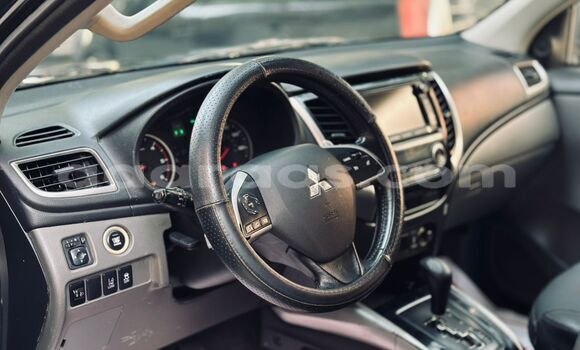 Acheter Import Voiture Mitsubishi L200 Noir à Dakar, Dakar Acheter Import Voiture Mitsubishi L200 Noir à Dakar, Dakar